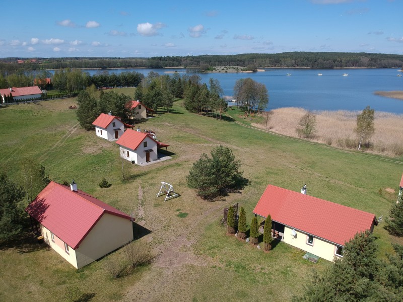 Domki nad samym jeziorem - Grażyna Gienieczko